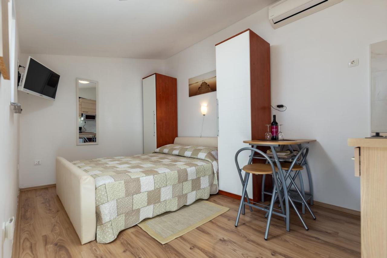 רוביני Apartments Elita מראה חיצוני תמונה